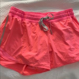 Lululemon hotty hot short women